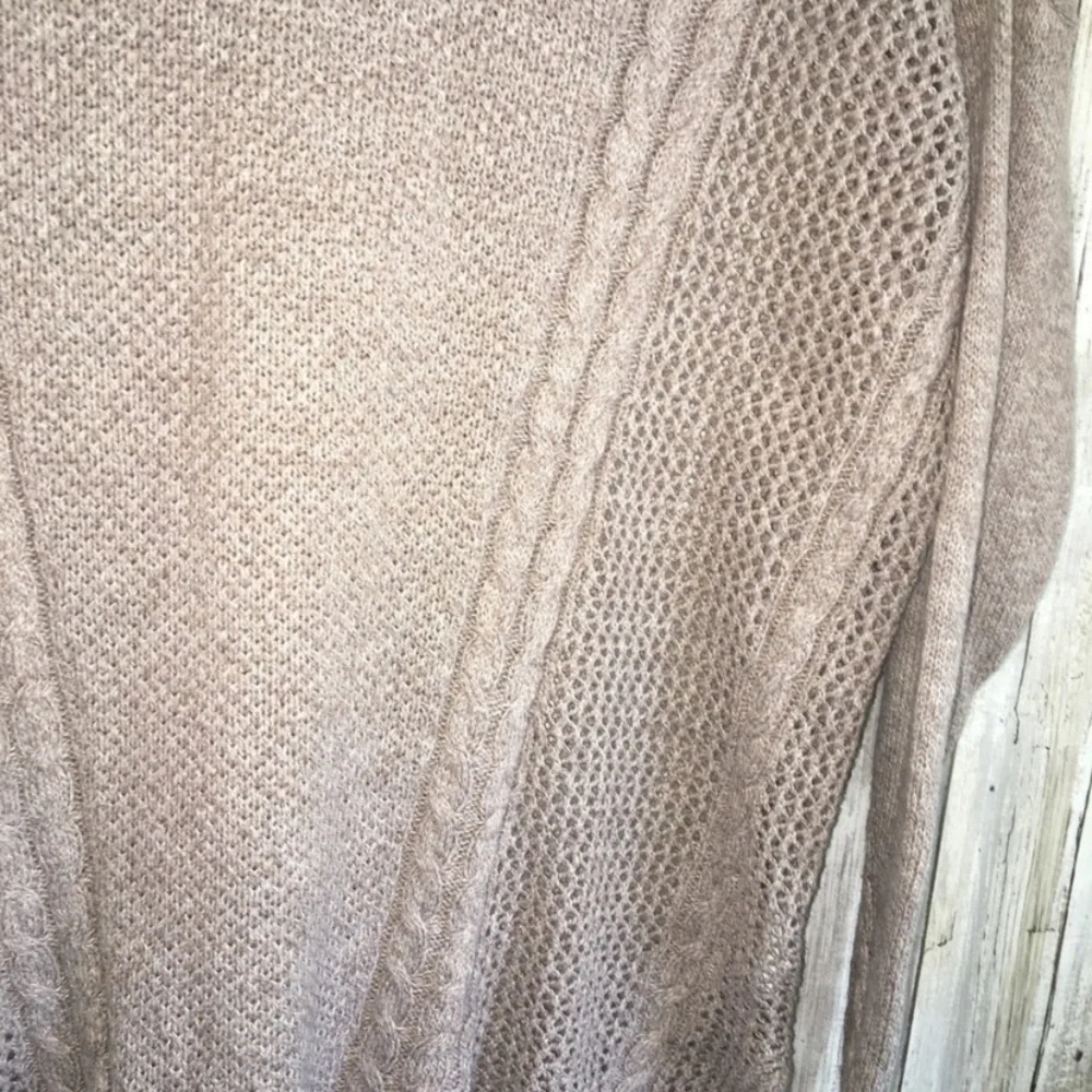 American Eagle Tan Knit Sweater - Picture 2 of 4